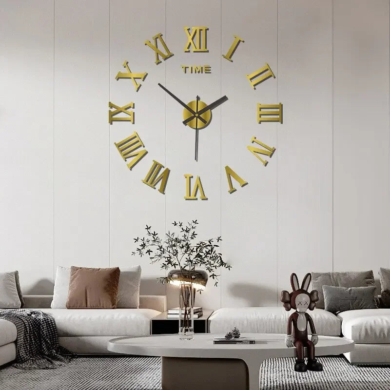 Wanduhr mit römischen Ziffern und Spiegel