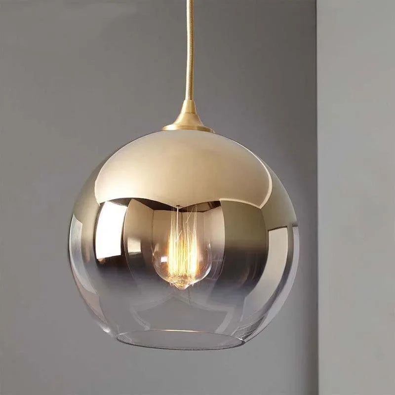 Minimalistische Pendelleuchte aus Glas