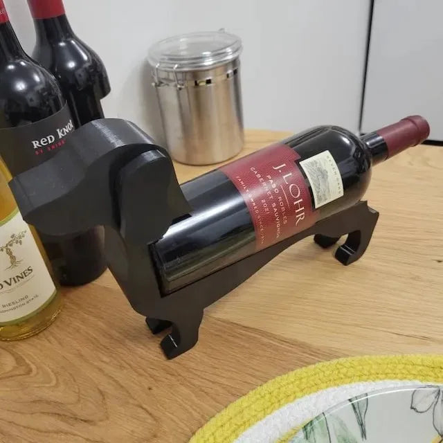 Weinflaschenhalter in Dackelform