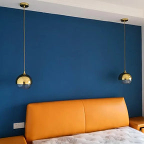 Minimalistische Pendelleuchte aus Glas