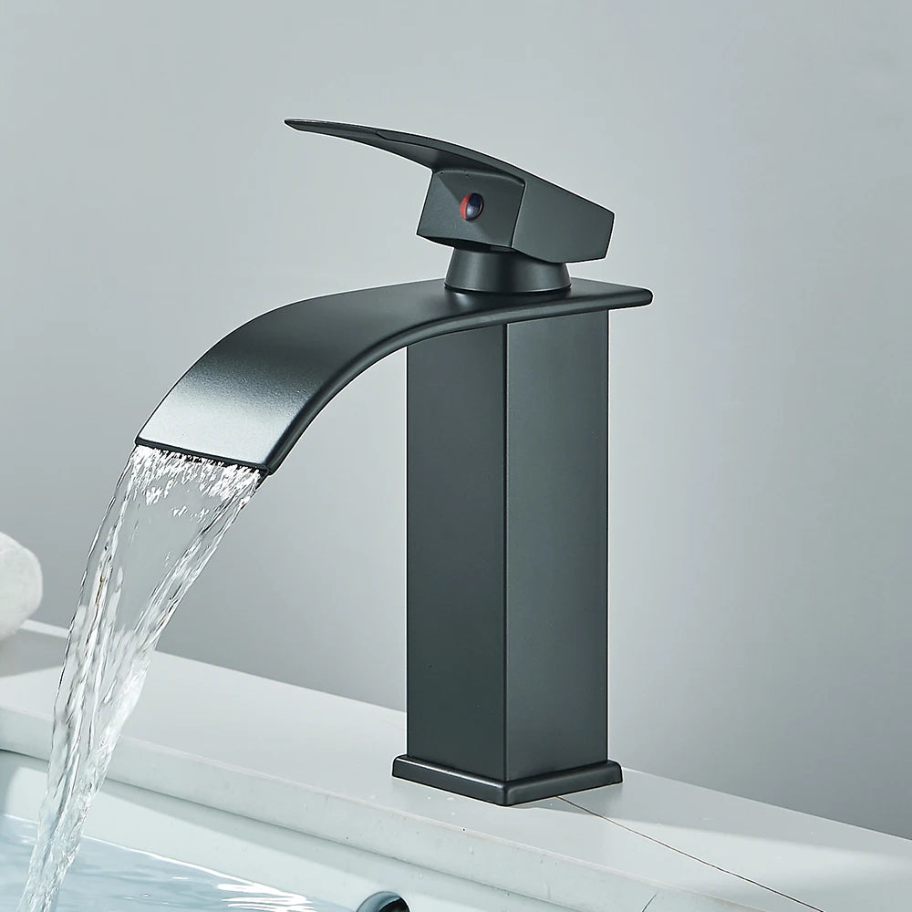 Wasserfall-Waschtischarmatur mit Ausziehbrause