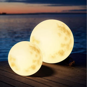 Solar garden light in moonlight design