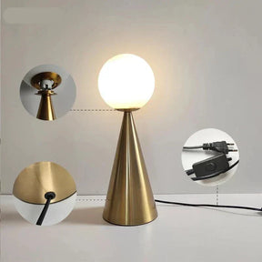 Kreative Tischlampe aus Gold und Glas