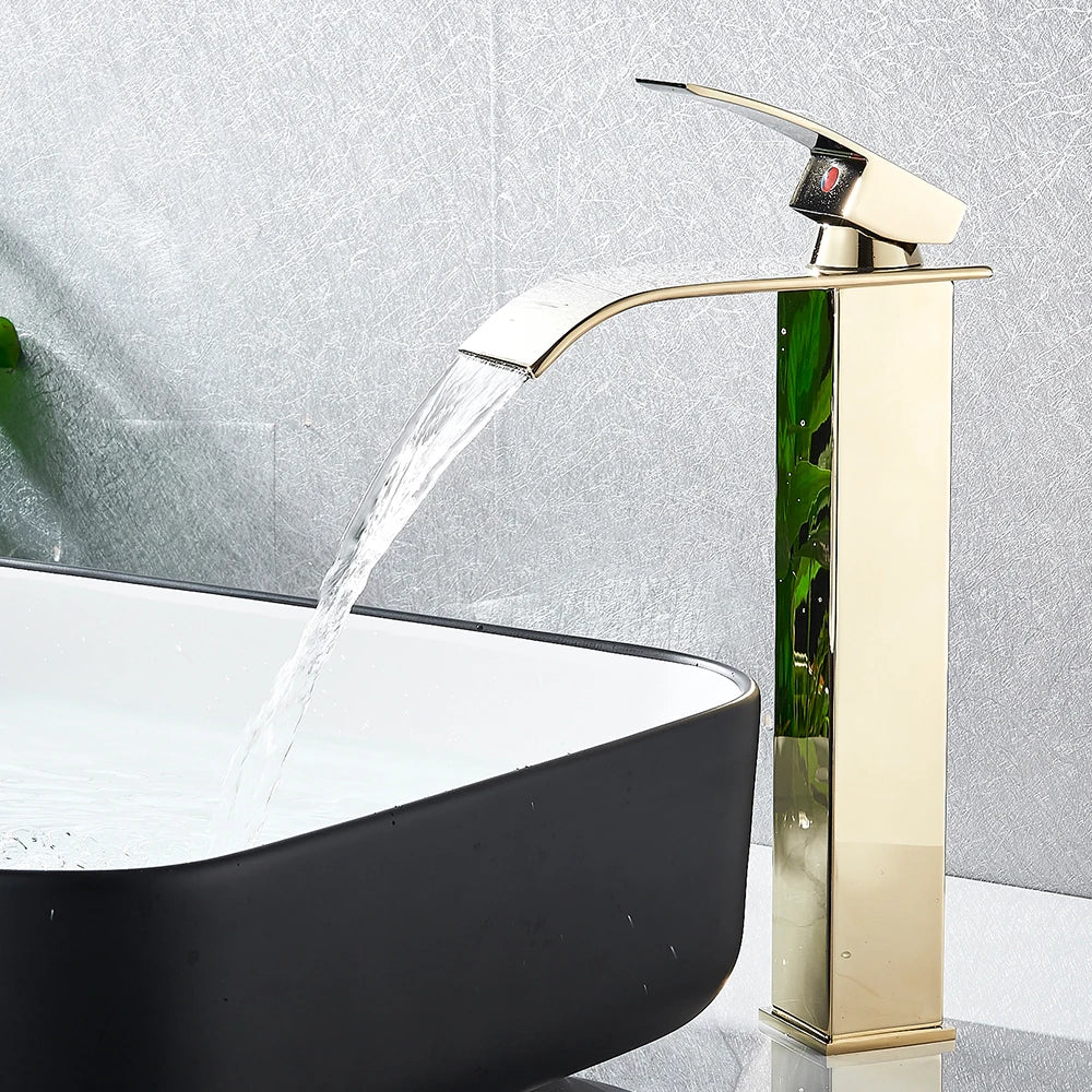 Wasserfall-Waschtischarmatur mit Ausziehbrause