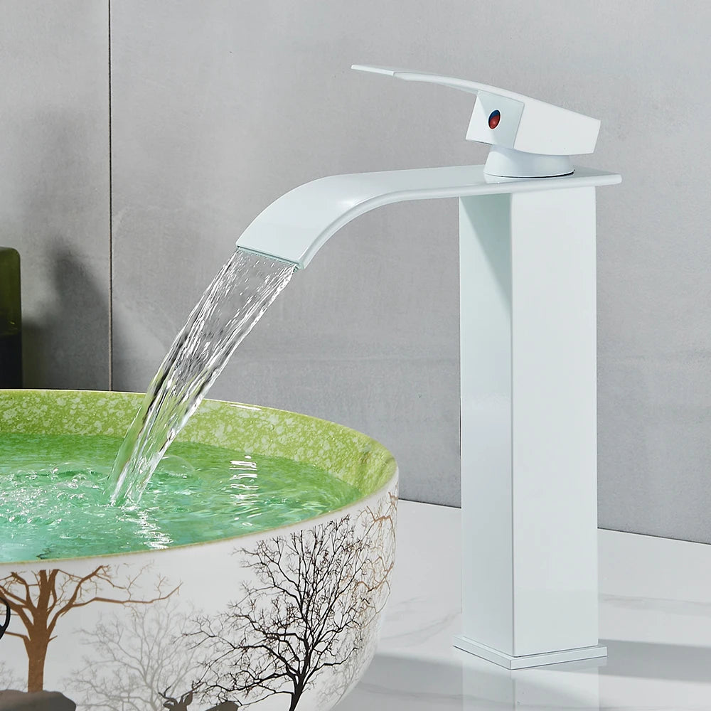 Wasserfall-Waschtischarmatur mit Ausziehbrause