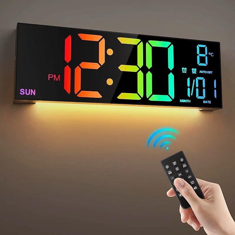 Digitale LED-Wanduhr mit RGB-Stimmungsbeleuchtung