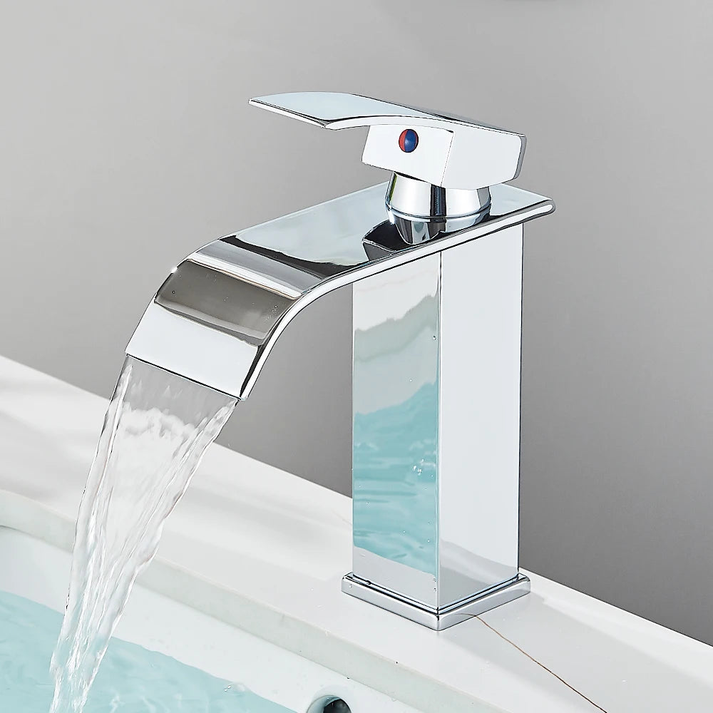 Wasserfall-Waschtischarmatur mit Ausziehbrause