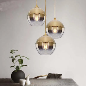 Minimalistische Pendelleuchte aus Glas