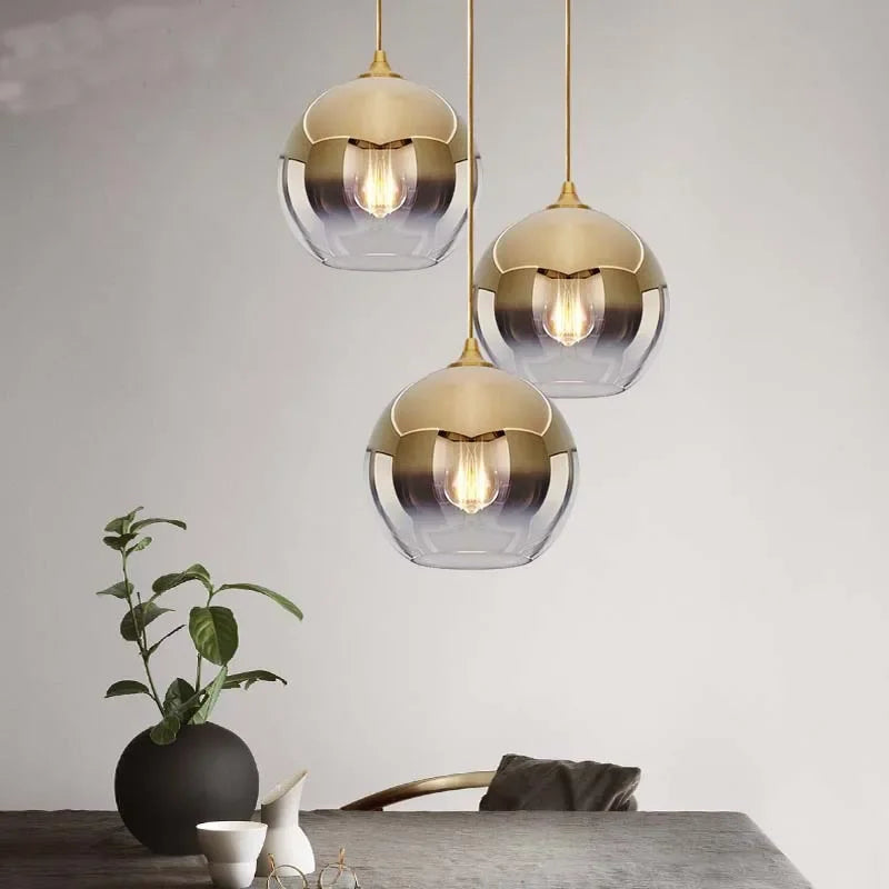 Minimalistische Pendelleuchte aus Glas