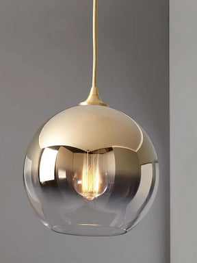 Minimalistische Pendelleuchte aus Glas