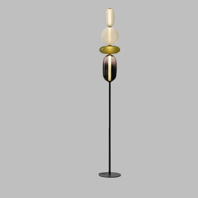 Designer-Stehlampe mit Farbdetails