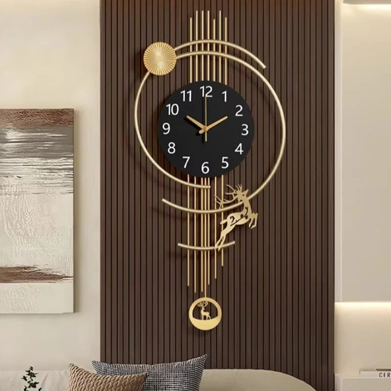 Moderne schwingende Hirsch-Wanduhr