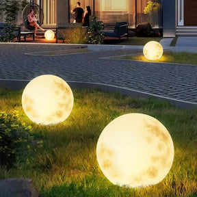 Solar garden light in moonlight design