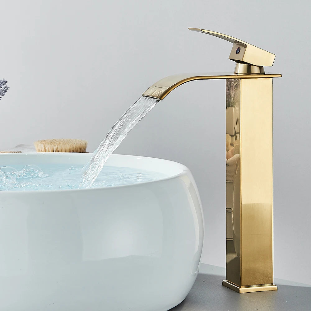 Wasserfall-Waschtischarmatur mit Ausziehbrause