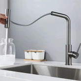 Moderner Wasserfall-Küchenarmatur mit ausziehbarer Handbrause