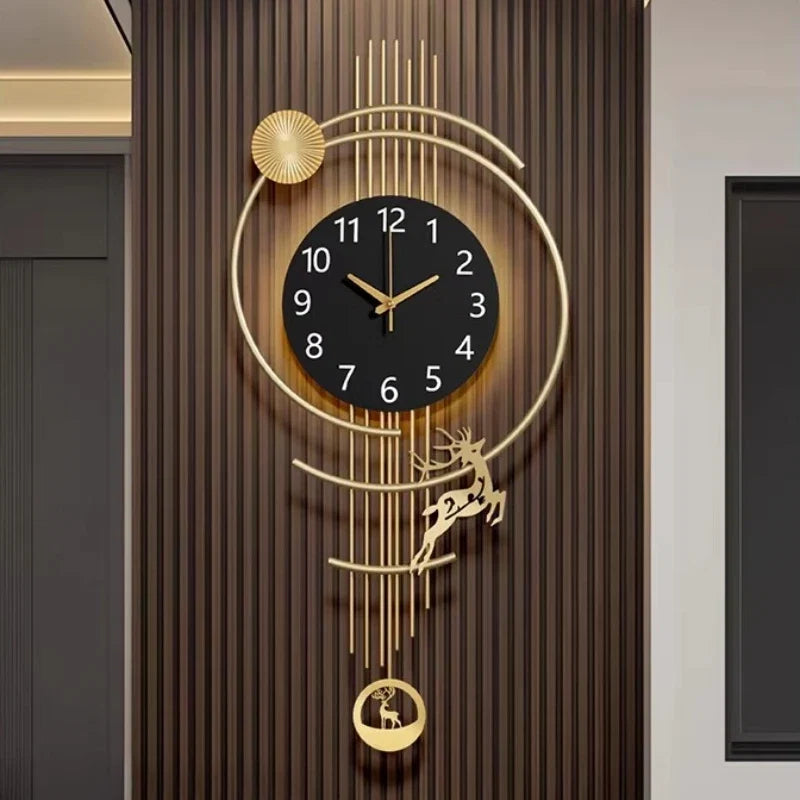 Moderne schwingende Hirsch-Wanduhr