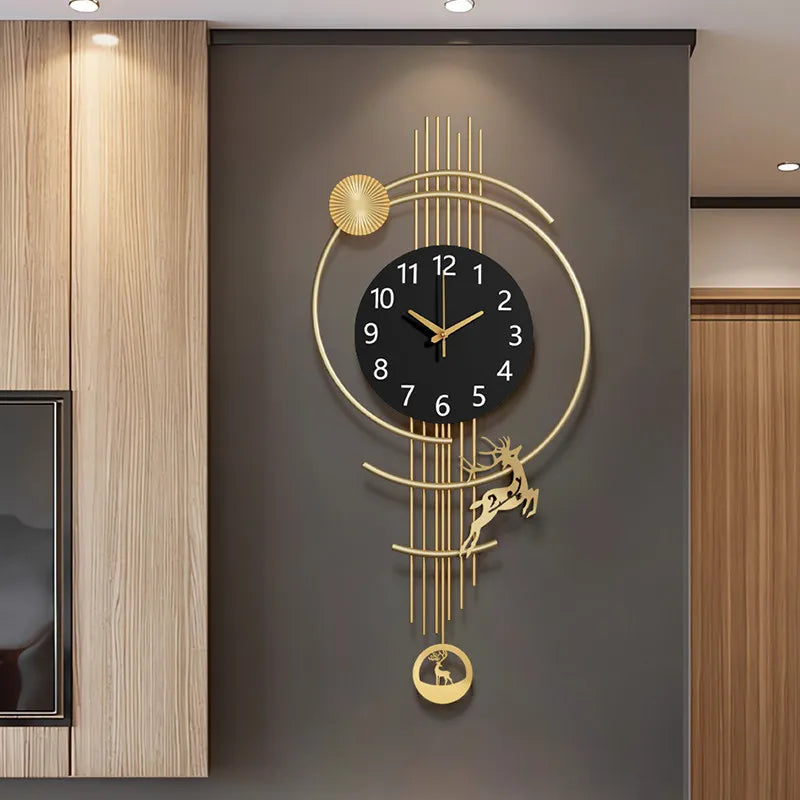Moderne schwingende Hirsch-Wanduhr