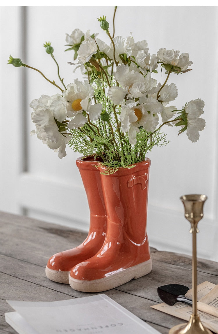 Keramikvase in Gummistiefel-Optik