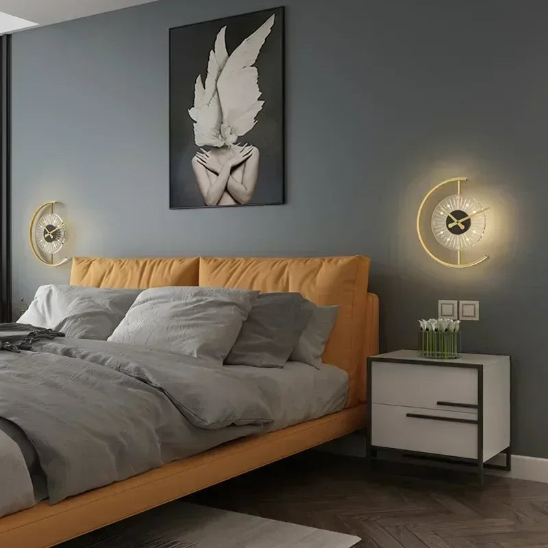 Moderne LED-Wanduhr mit integrierter Beleuchtung