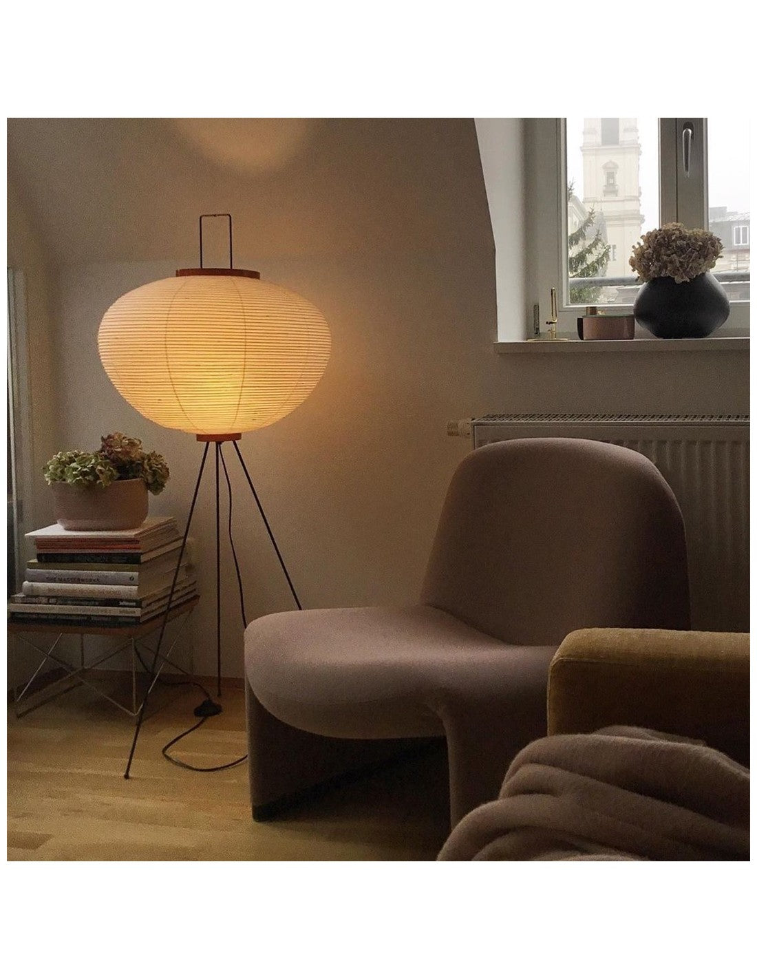 Japanische Stehlampe aus Papierskulptur