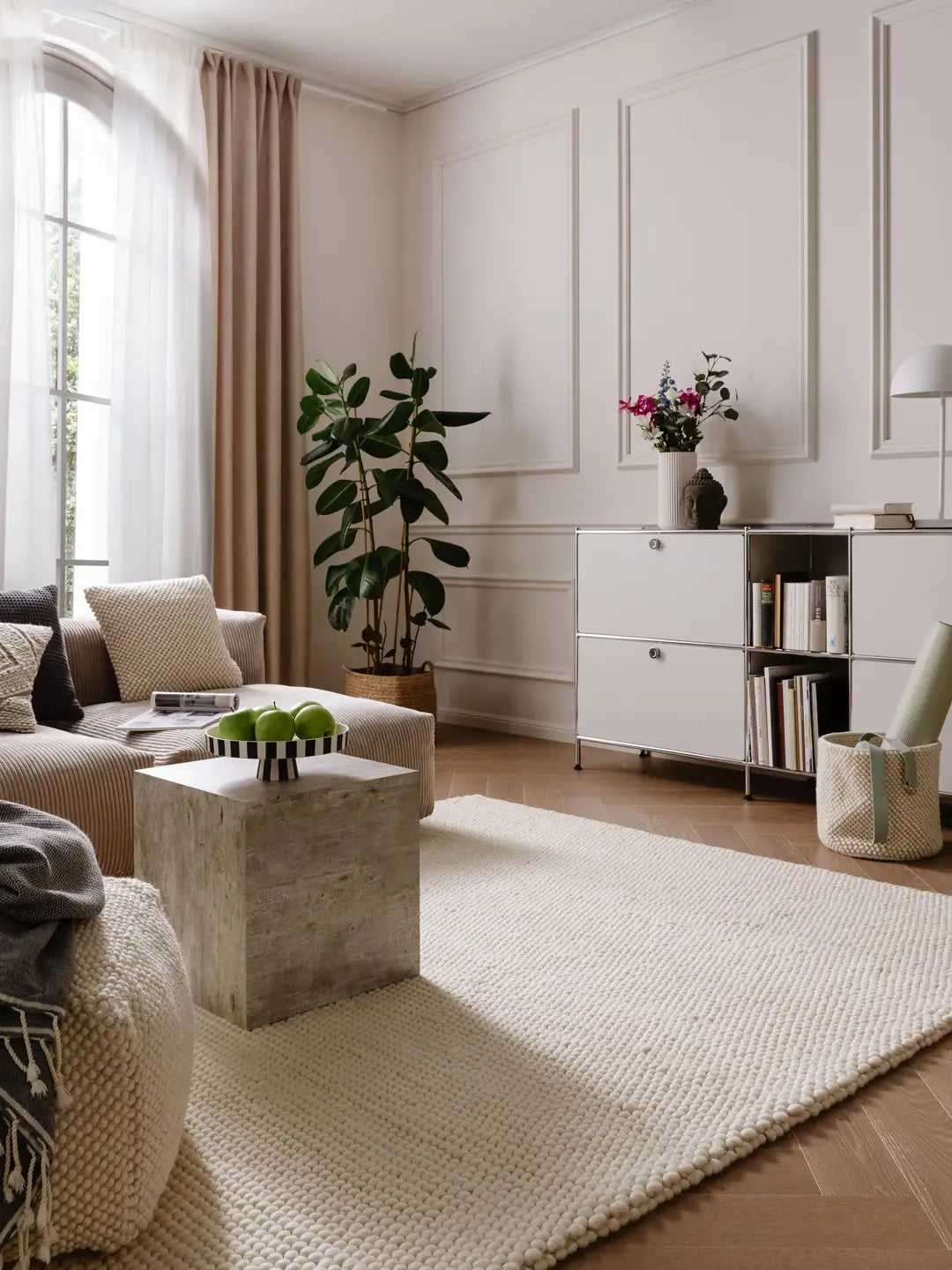 Flauschiger Teppich Wohnzimmer 200x300 aus Wolle in Beige, moderner Hochflorteppich für stilvolle Wohnräume