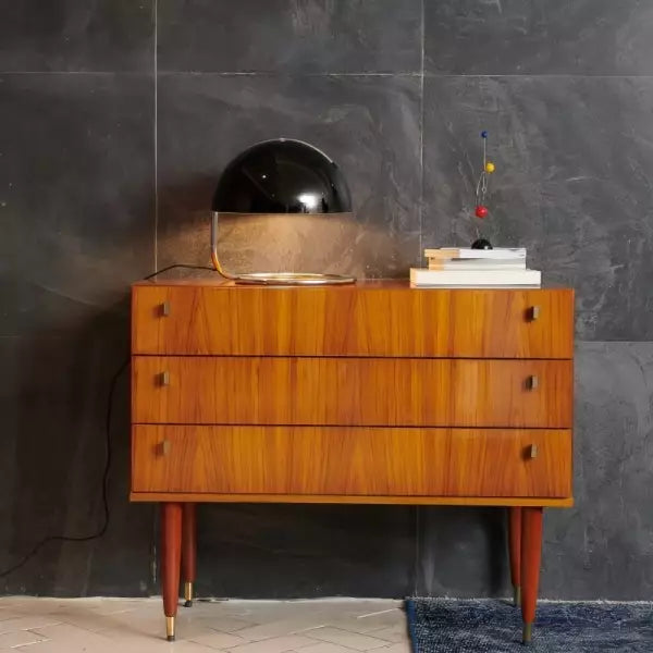 Postmoderne Tischleuchte aus Metall & Glas