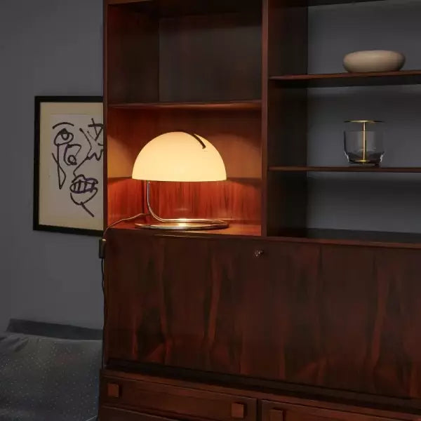 Postmoderne Tischleuchte aus Metall & Glas