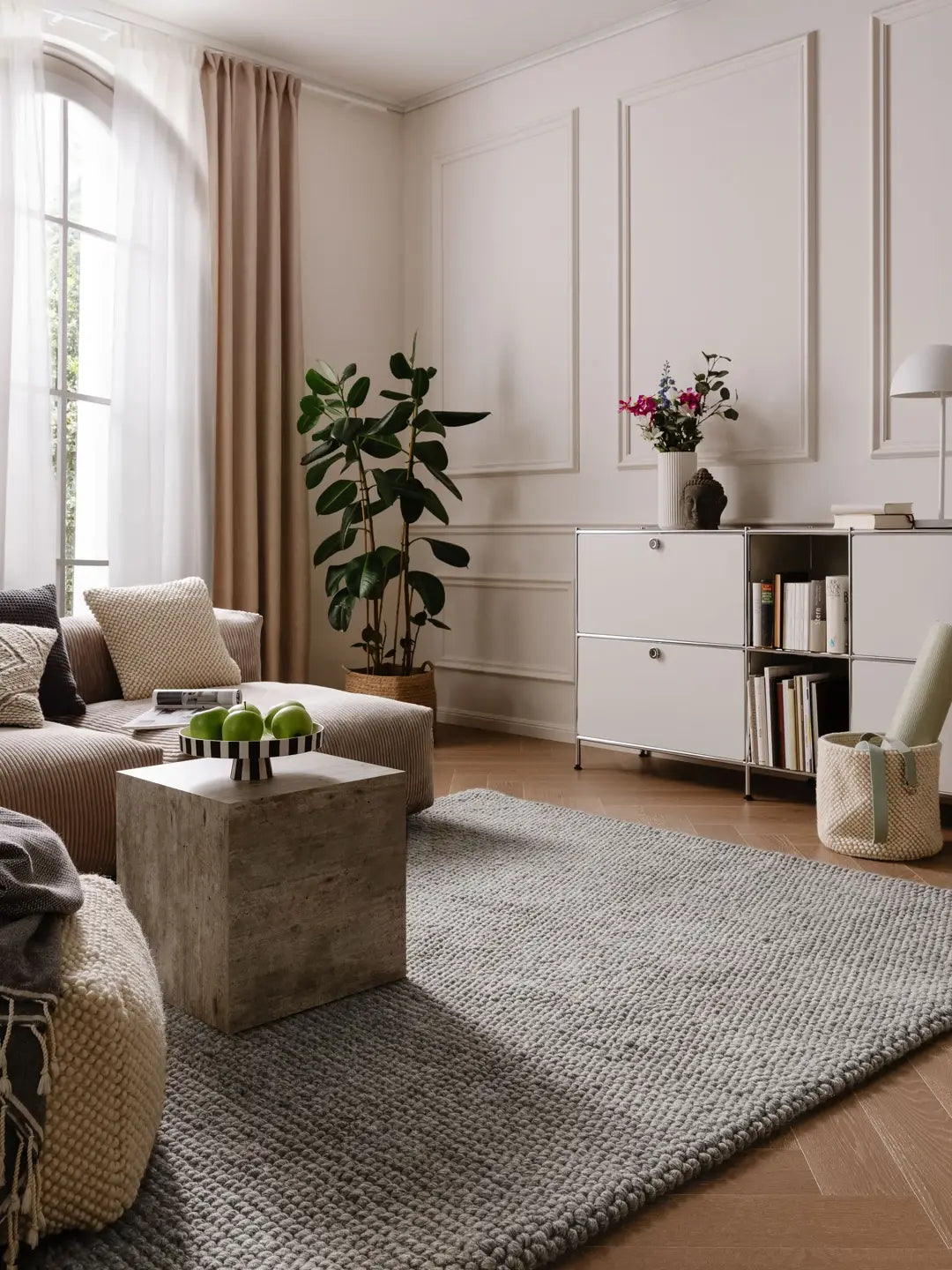 Flauschiger Teppich Wohnzimmer 200x300 aus Wolle in Beige, moderner Hochflorteppich für stilvolle Wohnräume