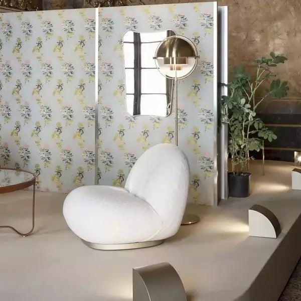 Moderne skulpturale Stehlampe für Wohnzimmer aus Metall im stilvollen Design für Interior