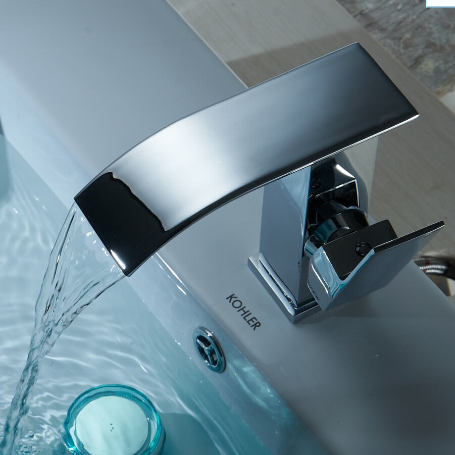 Stilvoller Wasserfall-Wasserhahn – Badarmatur mit luxuriösem Wasserlauf-Aster Selection