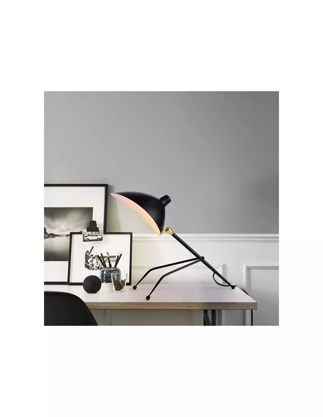 Moderne Dreibein-Tischleuchte aus Metall