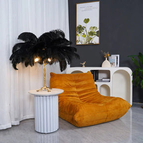 Flauschige Straussbein Stehlampe