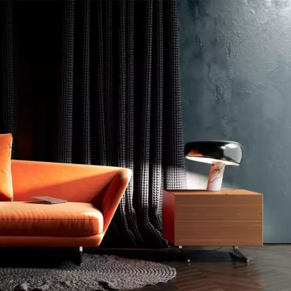 Ikonische Tischleuchte mit Marmorsockel