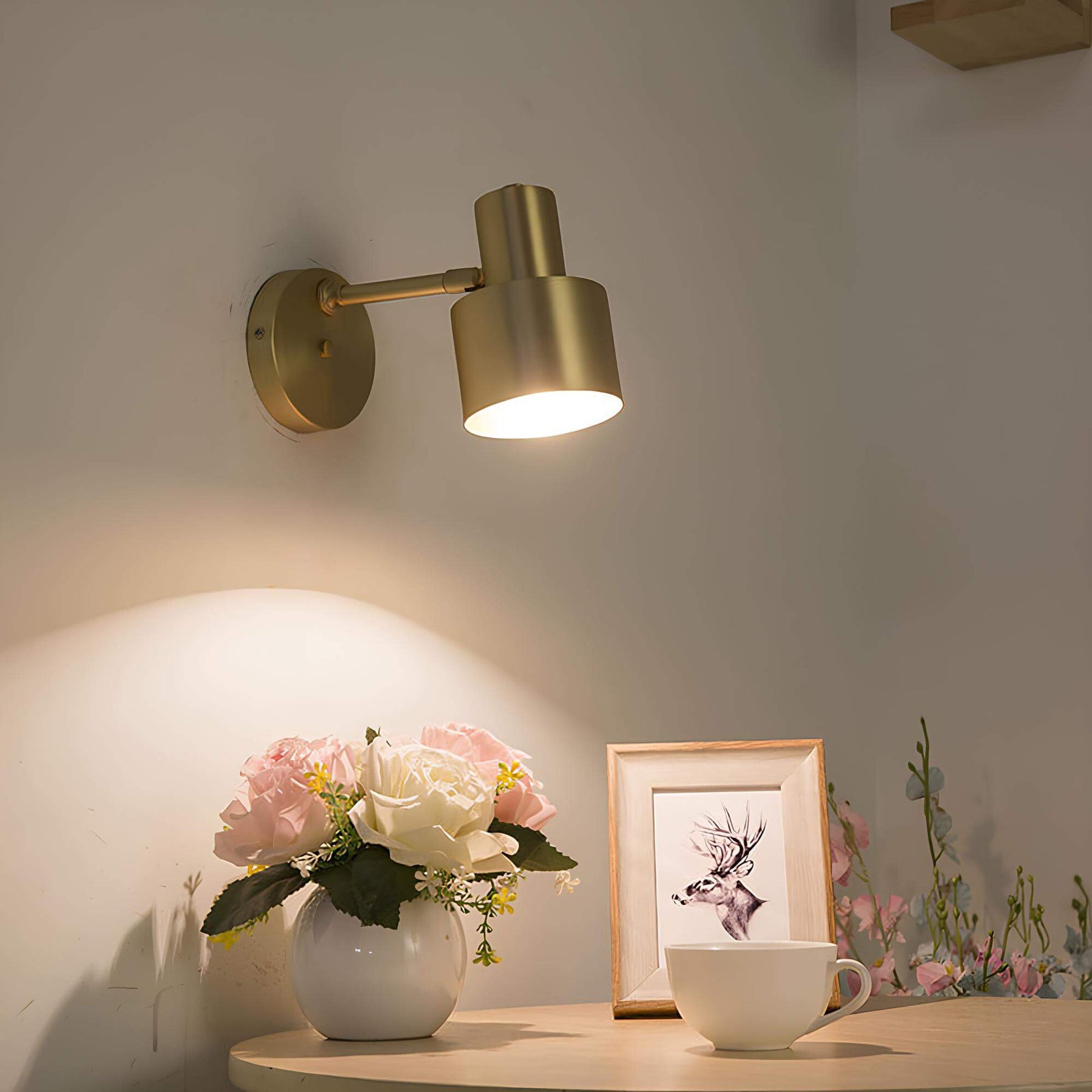 Solluxe Minimalistische wandlamp gemaakt van goud metaal