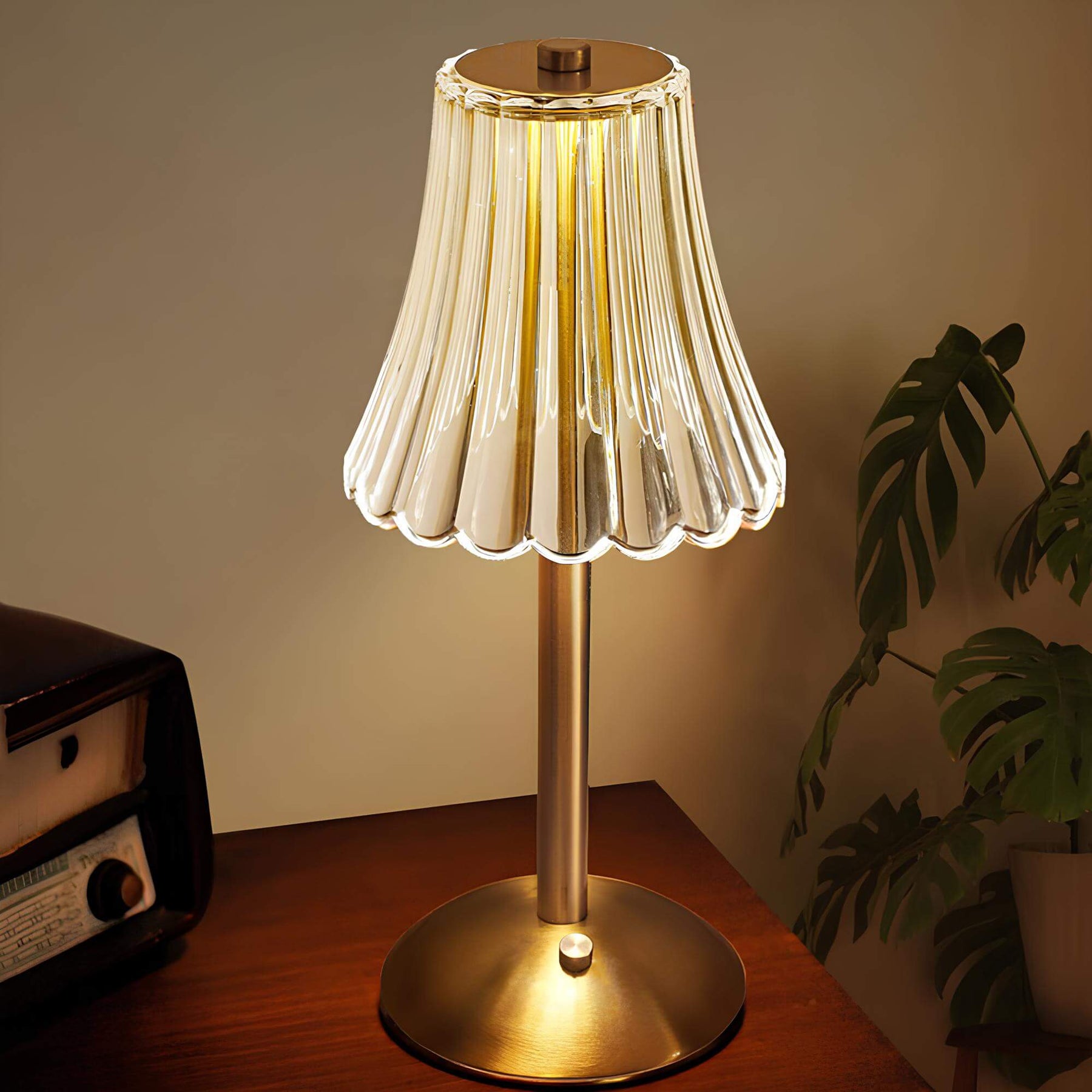 Chic LED Table Lamp with Retro Design for Elegant Lighting